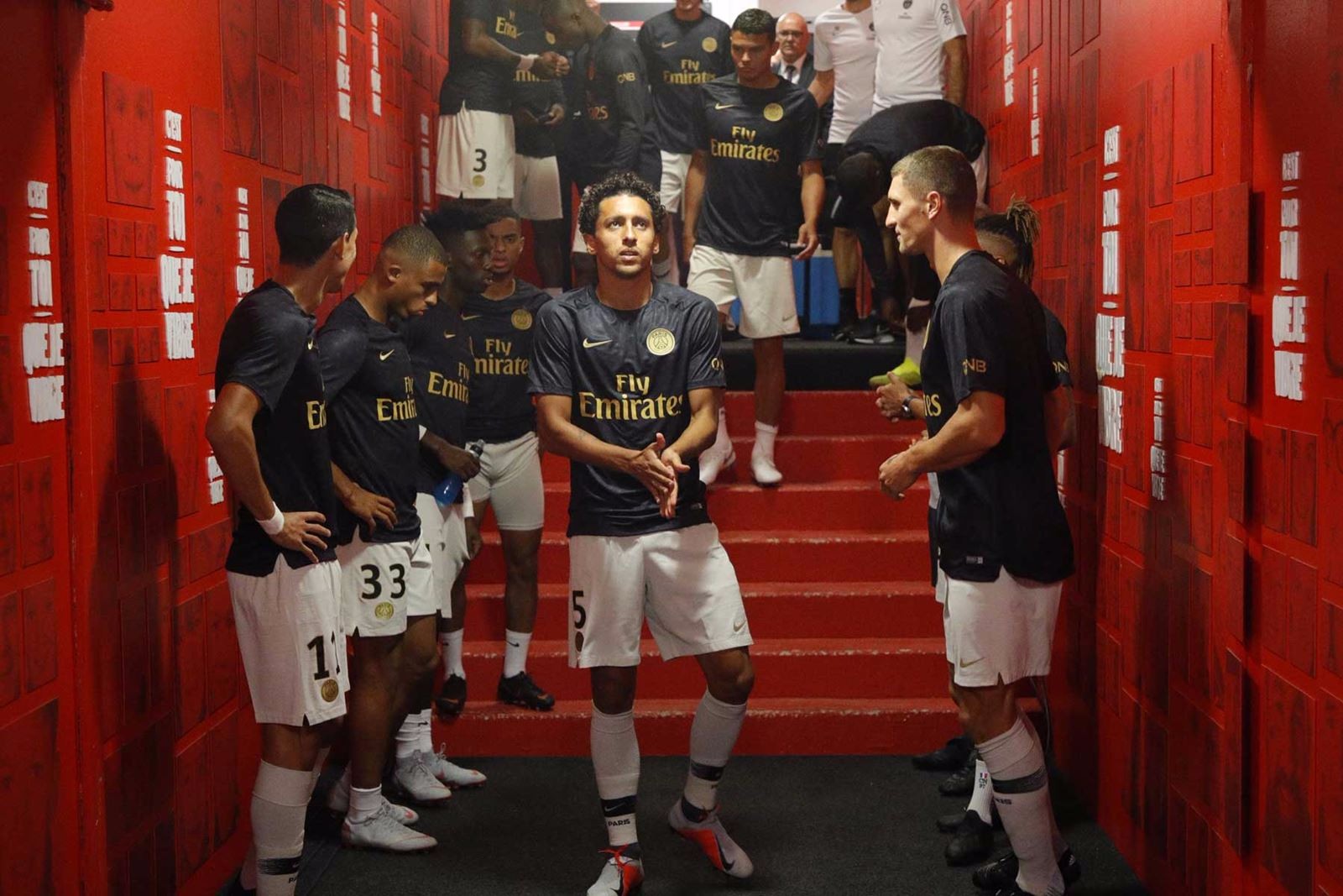 达达鸭食品海报设计_美食小吃零食海报设计制作